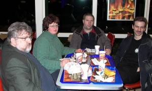 Walter, Renate, Volker und Markus bei der täglichen Visite im Burger King